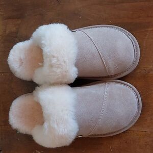 NWOT Leather NukNuks Slippers